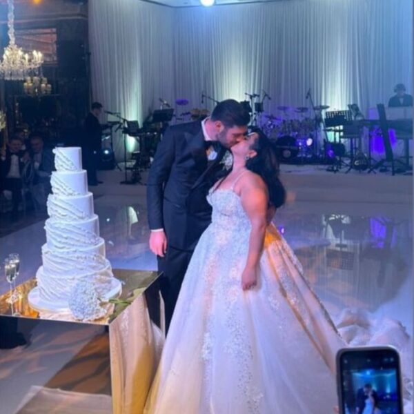 Gold mirror cube cake table