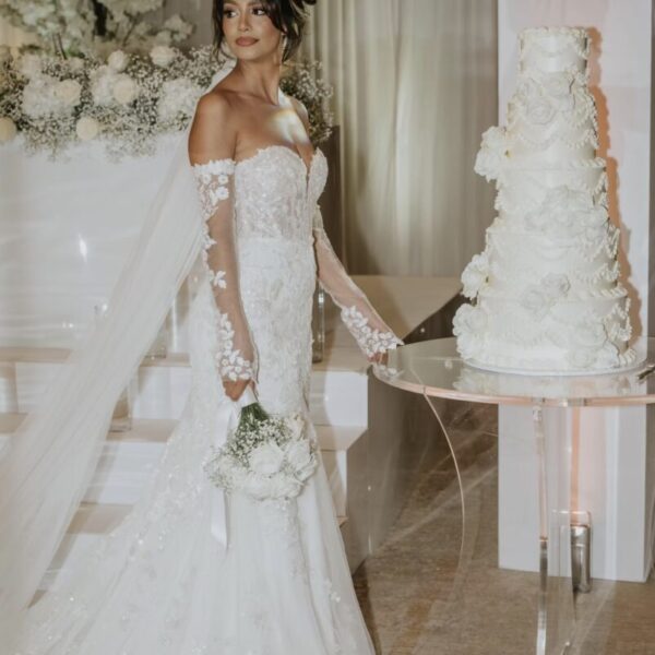 Clear cake table